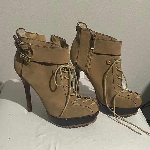 Stylish Tan High Heel Ankle Boots - Picture 1 of 3